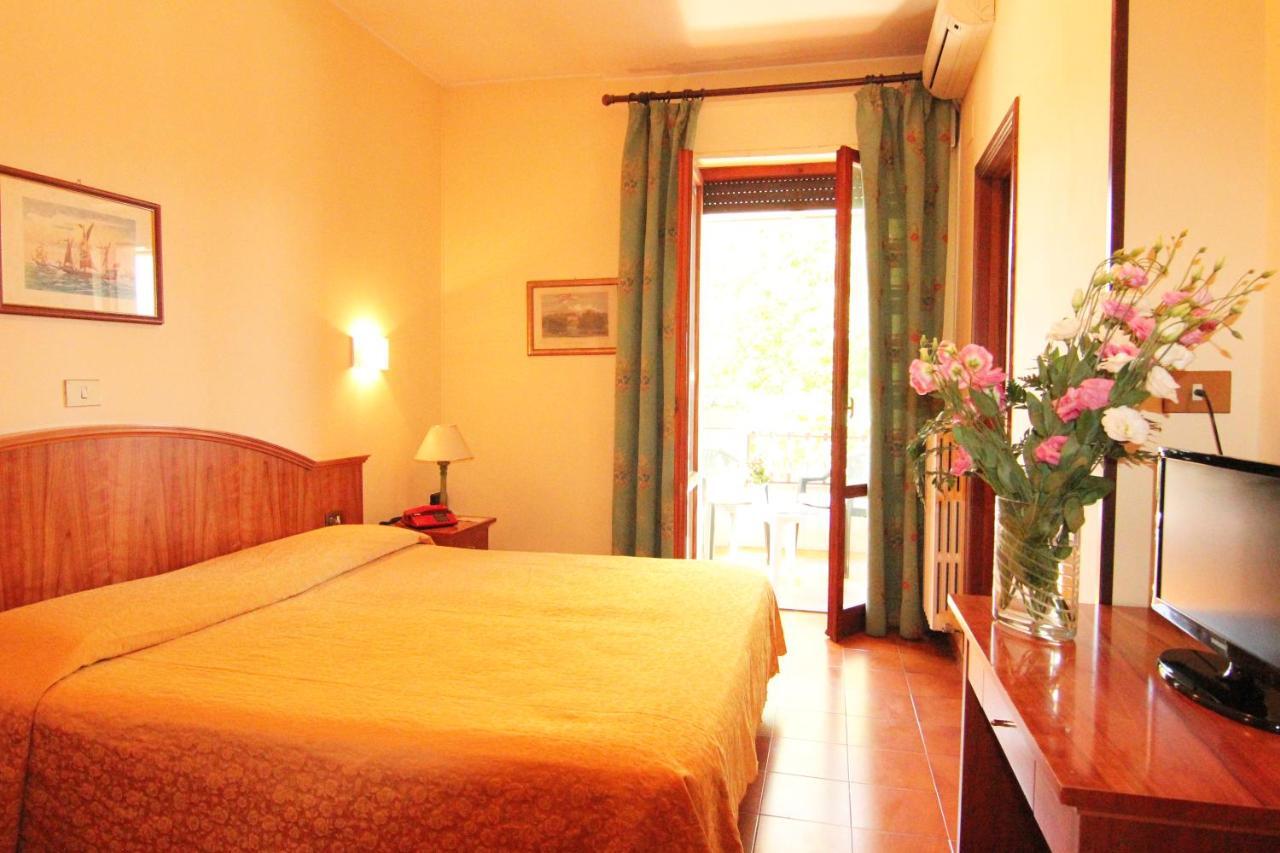 Hotel Boni Cerri Spoleto Room photo